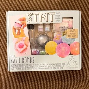 STMT DIY Bath Bombs Kit - Pink, Yellow, Purple, Blue